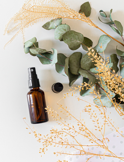 Aromatherapie: Wie ätherische Öle die Gesichtspflege aufwerten